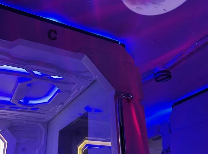 Capsule hotel Bmax Spacepods Sleep In Space - 4mins From Mactan Airport *