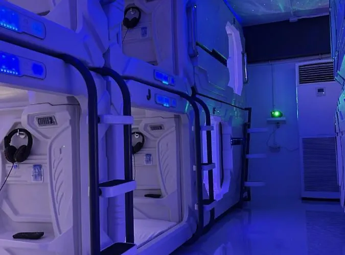 Capsule hotel Bmax Spacepods Sleep In Space - 4mins From Mactan Airport