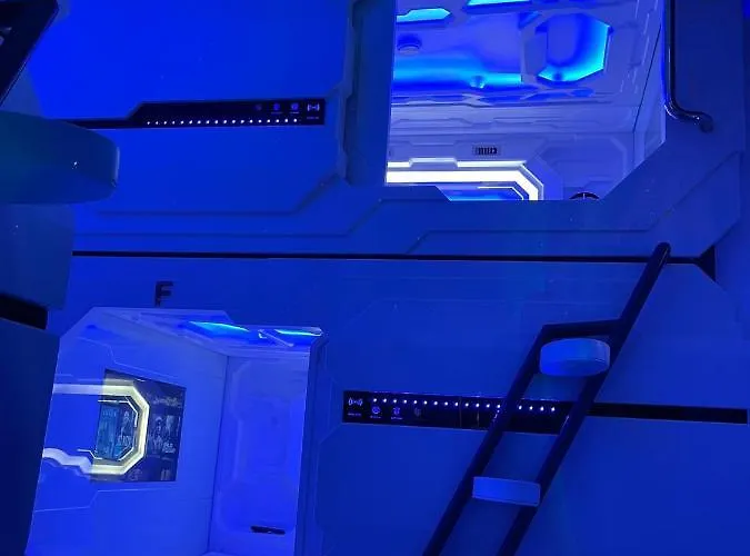 Capsule hotel Bmax Spacepods Sleep In Space - 4mins From Mactan Airport *