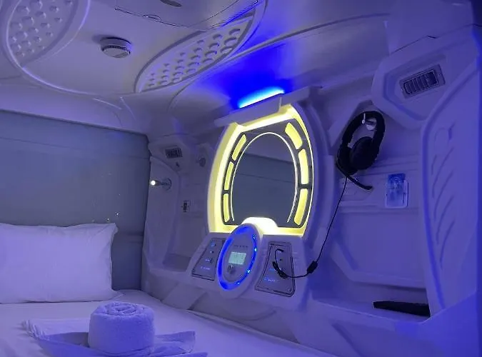 Bmax Spacepods Sleep In Space - 4mins From Mactan Airport Capsule hotel *